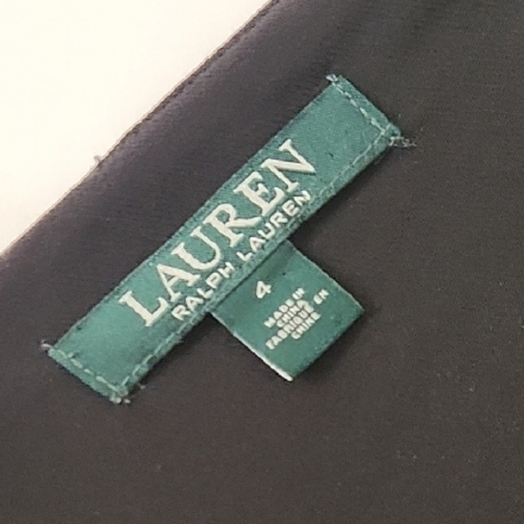 Elegant Black Sleeveless Dress - Picture 5 of 7